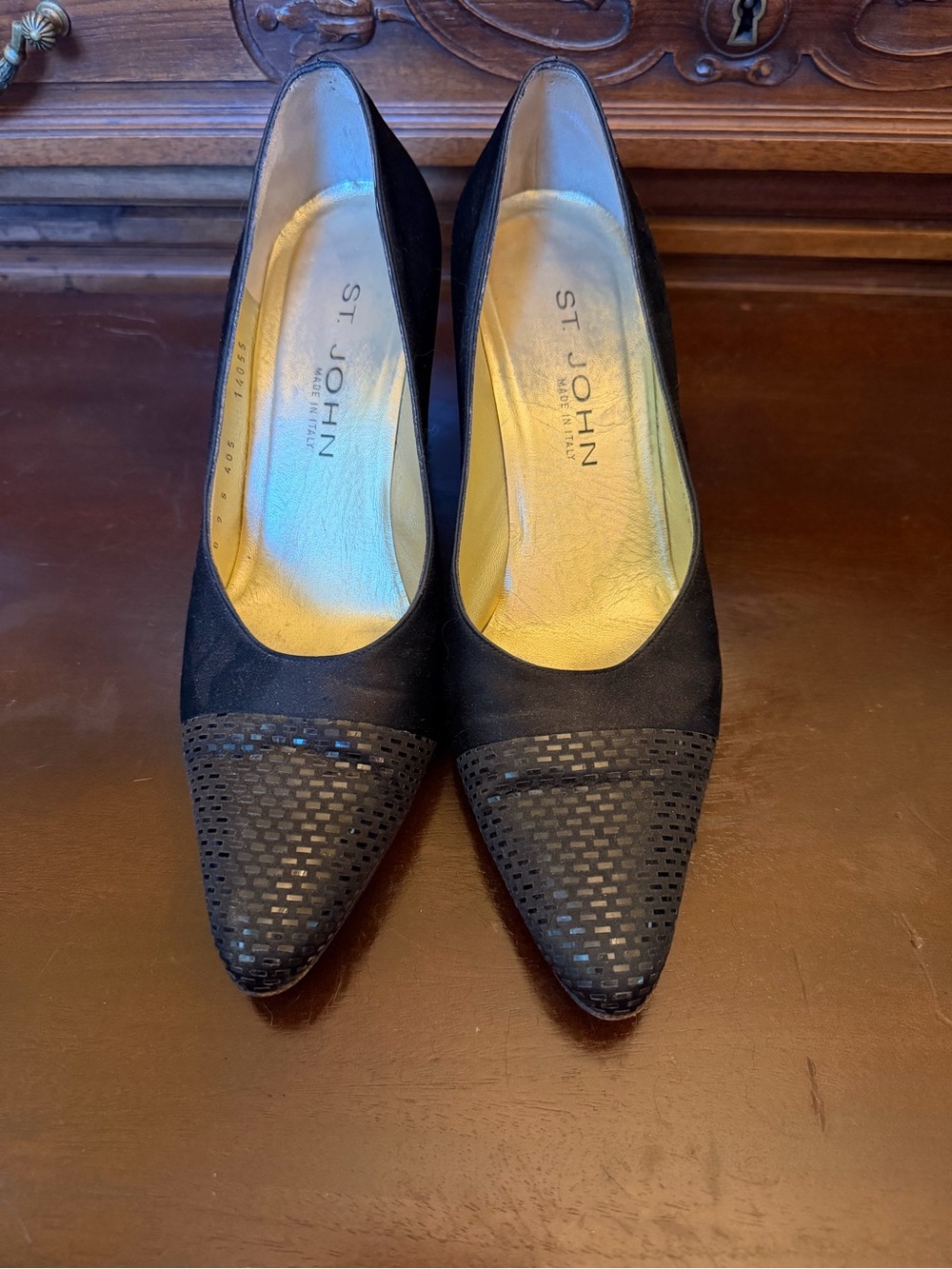 St. John Black Pointed Toe Pumps with Textured Cap